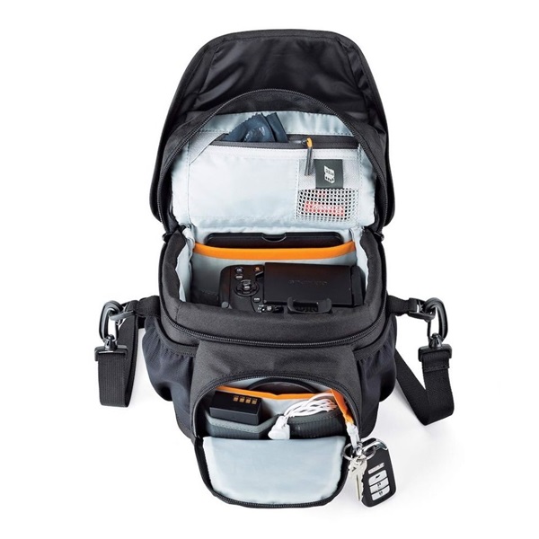 Lowepro Nova 140 AW II fekete fényképezőgép táska