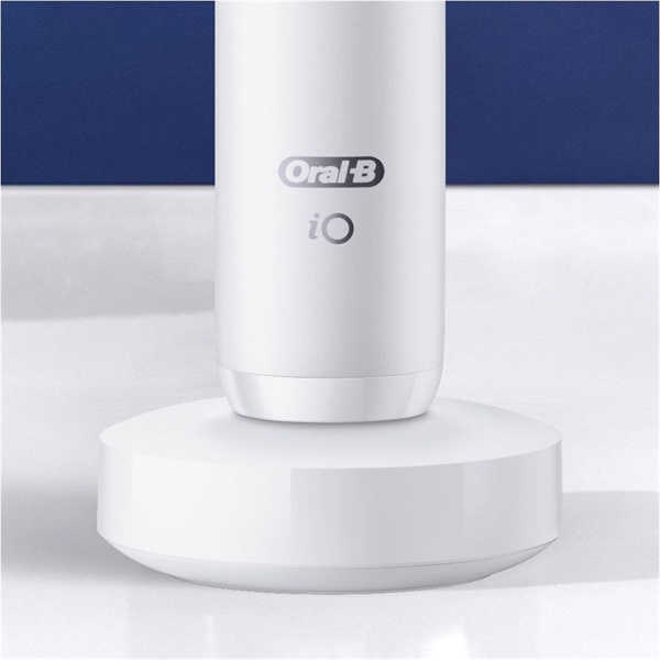 Oral-B iO Series 8 alabástromfehér elektromos fogkefe